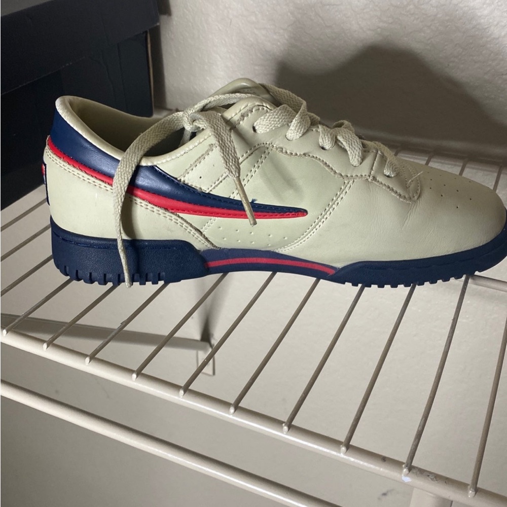 Filas - Picture 3 of 3